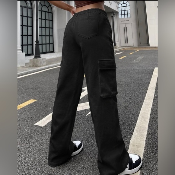 Black loose fit cargo pants - Picture 2 of 3